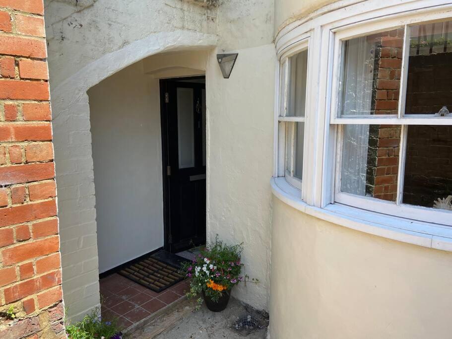 Seaside Flat With Sunny Garden. * Brighton