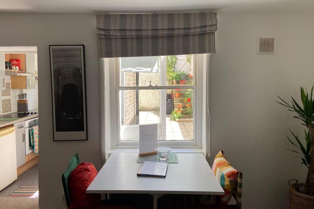 Seaside Flat With Sunny Garden. * Brighton