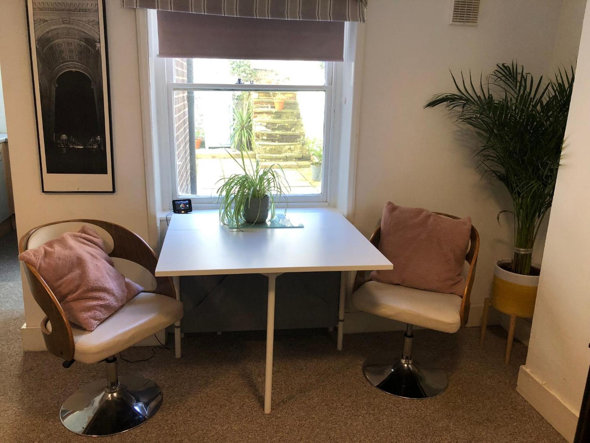 Apartment Seaside Flat With Sunny Garden. Brighton